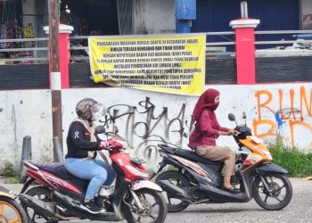 Spanduk Protes Lemahnya Pengawasan Program MBG, Desak Penutupan Dapur SPPG Tanpa IPAL