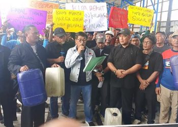 Harga BBM Melonjak, Nelayan Indramayu Demo di TPI Karangsong