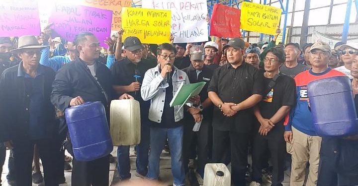 Harga BBM Melonjak, Nelayan Indramayu Demo di TPI Karangsong