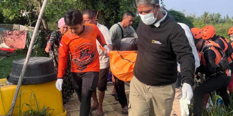 Tenggelam di Sungai Blok Bong, Indramayu, Jenazah Pemancing Ditemukan Tim SAR  
