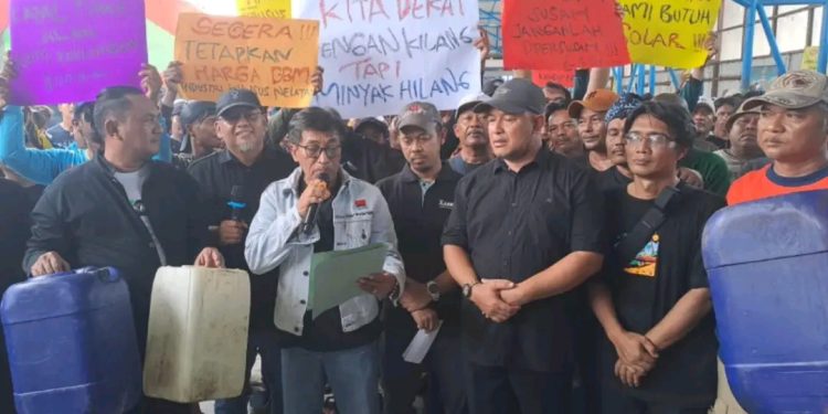 Harga Solar Non Subsidi Rp30.000/Liter: Ratusan Nelayan Indramayu Menjerit