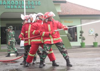 Kodim 0616 Indramayu Gandeng Damkar Latihan Berrsama