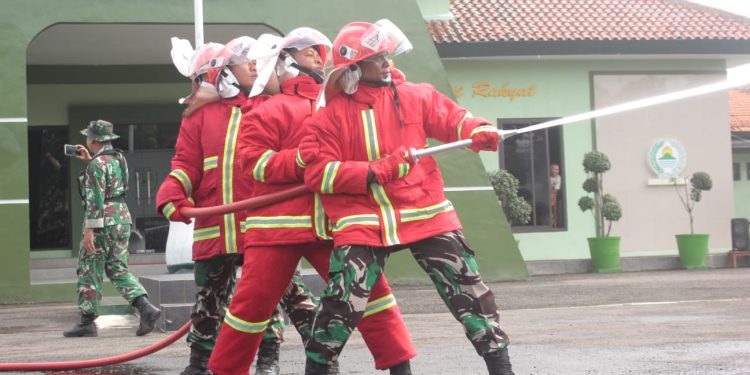 Kodim 0616 Indramayu Gandeng Damkar Latihan Berrsama