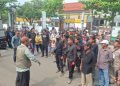 Unjuk Rasa di PN Indramayu, Keluarga Korban Pembunuhan Paoman Tuntut Hukuman Mati Pelaku 