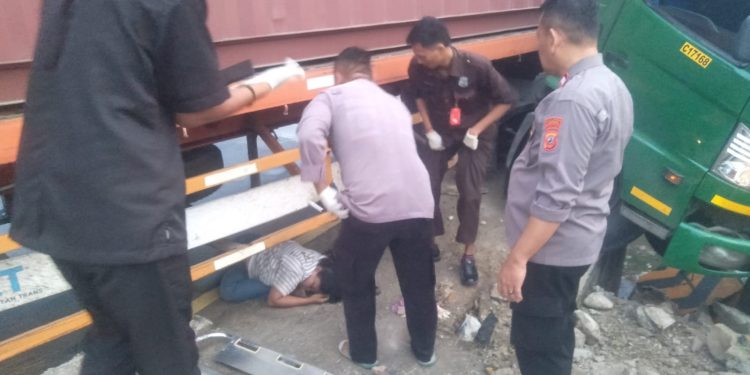 Perempuan Penyapu Koin di Jembatan Sewo Meninggal Tertabrak Truk