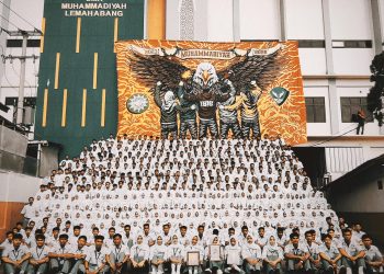 Pelepasan Ratusan Siswa SMK Muhammadiyah Lemahabang Diwarnai Ekspresi & Kreativitas