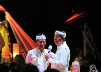 Kita Budaya Milangkala Tatar Sunda Berhasil Memukau Masyarakat, Lautan Manusia Padati Jalanan Kota Cirebon Semalam