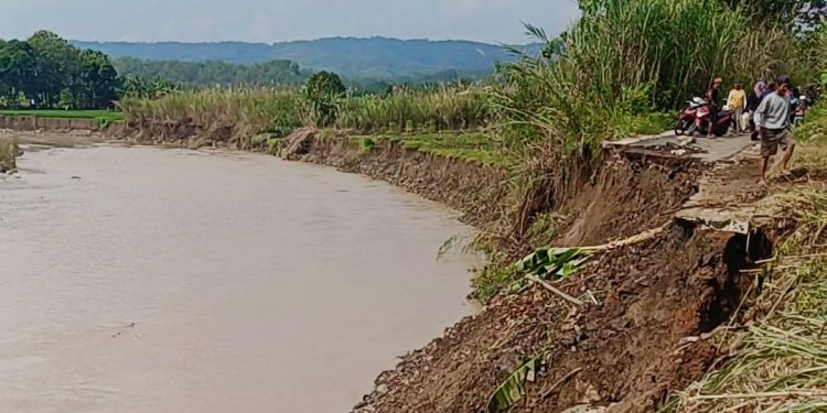 Jalan Nagrak-Lojikaum Putus Total, Warga Harap Jalur Darurat dan Tanggul Beronjong Segera Dibangun