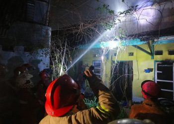 Satu Rumah Kontrakan Di Desa Kepongpongan Terbakar, Camat Talun: Warga Diminta Lebih Waspada Akan Bahaya Api