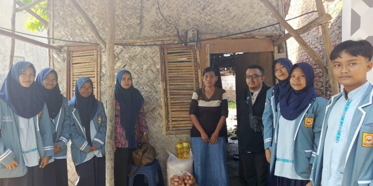 Keluarga Besar SMPN 2 Pangenan dan OSIS Salurkan Bantuan Sosial untuk Keluarga Dhuafa di Desa Beringin