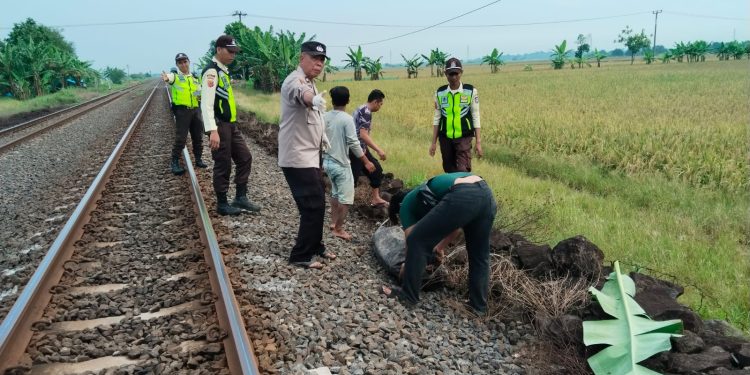 Terjadi di Desa Sleman Indramayu, Wanita Asal Cirebon Tewas Tertemper Kereta Api