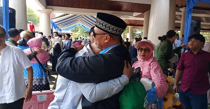 Isak Tangis Warnai Kepulangan Jemaah Haji Kloter Pertama Asal Indramayu, Wabup, Ajak Doakan Kemajuan Daerah