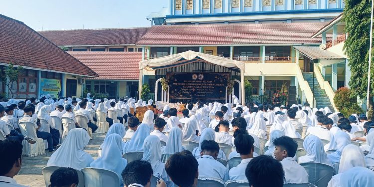 SMPN 1 Lemahabang Lepas Siswa Kelas IX Angkatan 2025/2026, Usung Tema “Mengukir Kenangan, Menjemput Masa Depan”
