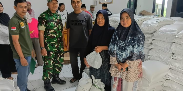 614 KPM di Kaligawe Wetan Terima Bantuan Pangan Beras & Minyak Goreng