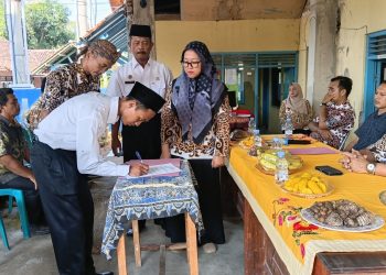 Kuwu Suherman Lantik Abdul Tamam Jadi Kasi Kesra Desa Sampih, Gantikan Saprudin yang Pensiun