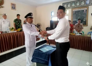 Kuwu Sedonglor Lantik 2 Perangkat Baru, Camat Titip Pesan BerAKHLAK