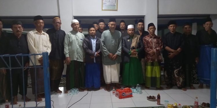 Peringatan Malam Satu Suro di Pendopo Buyut Lempong Hadirkan Kiai Tersohor dari Indramayu, Warga Berduyun-duyun Hadiri Pengajian 