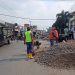 DPUTR Kabupaten Cirebon Gerak Cepat, Perbaiki Jalan Jembatan “Gejlugan” Depan SMAN 1 Lemahabang
