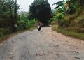 Jalan Belawa Rusak Berat di Kawasan Perbukitan, Jadi Titik Rawan Laka Lantas
