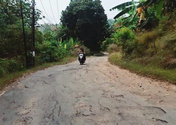 Jalan Belawa Rusak Berat di Kawasan Perbukitan, Jadi Titik Rawan Laka Lantas