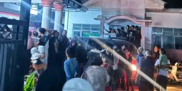 Dampak  Dua Remaja Geng Motor Ditangkap Warga Kantor Desa Rusak Parah