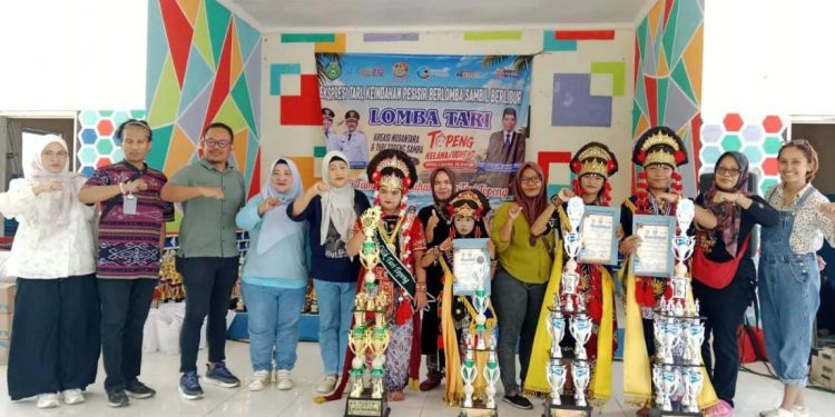 Lomba Tari Topeng Di Ikuti Mulai TK Hingga SMA