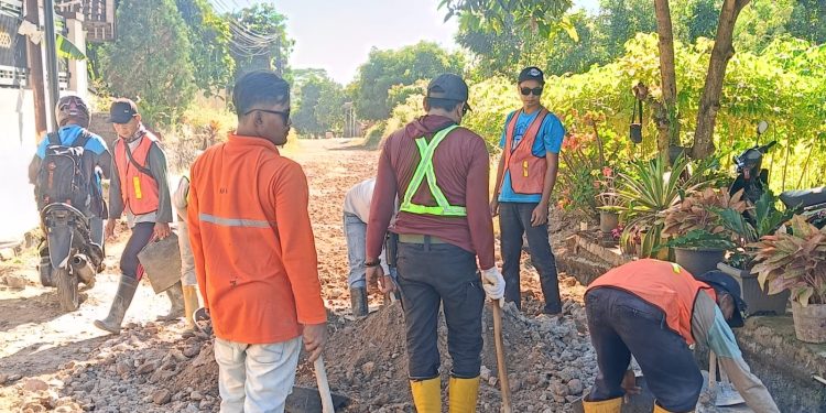 Bahayakan Pengendara Lalulintas, Proyek Rp744 Juta Jalan Cipeujeuh – Kamarang Minim Rambu