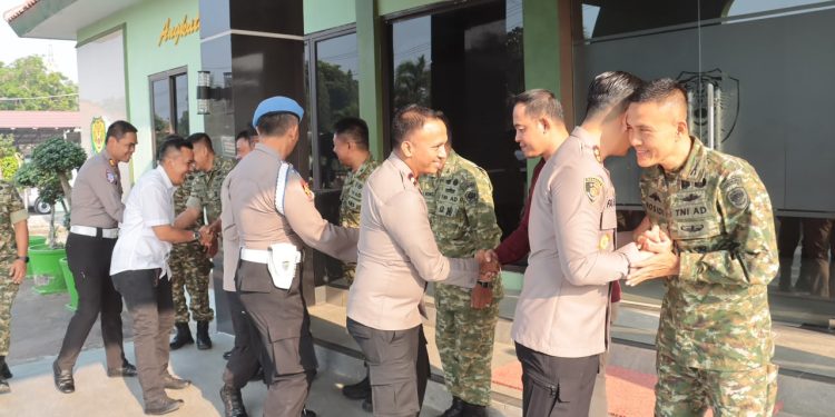 Pererat Sinergi TNI-Polri, Kapolres Indramayu Kunjungi Makodim 0616