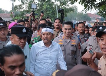 KDM Kunjungi Rumah Duka Korban Kecelakaan Maut Pantura Indramayu