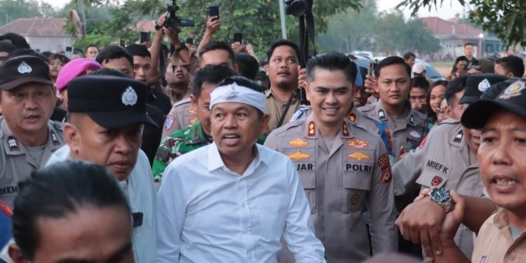 KDM Kunjungi Rumah Duka Korban Kecelakaan Maut Pantura Indramayu