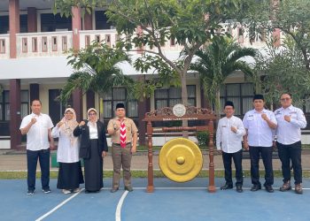 Kepala UPTD BPSBTPH Jabar Diutus Jadi Pembina Apel MPLS SMAN 1 Lemahabang: Apresiasi Ketertiban Dan Penyambutan Siswa