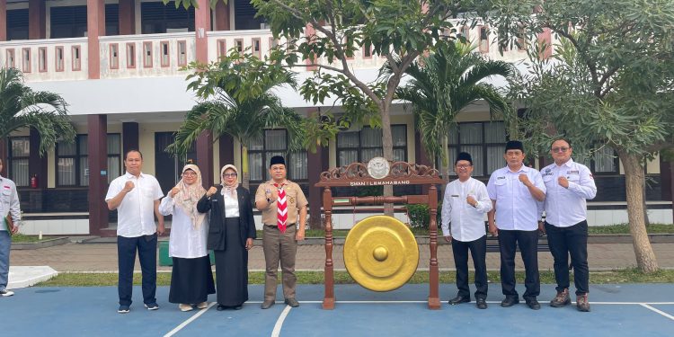 Kepala UPTD BPSBTPH Jabar Diutus Jadi Pembina Apel MPLS SMAN 1 Lemahabang: Apresiasi Ketertiban Dan Penyambutan Siswa