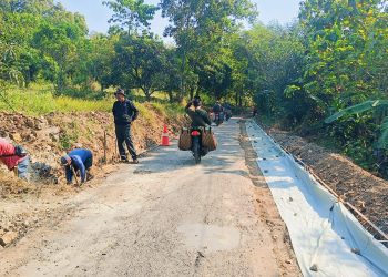 Pengecoran Bahu Jalan Tahap 2 Dimulai, Progres Jalan Putat – Koreak Terus Dikebut