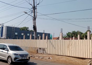 Supermarket Ternama Mulai Dibangun di Lemahabang, Warga Sambut Baik & Aktivis Soroti Perizinan