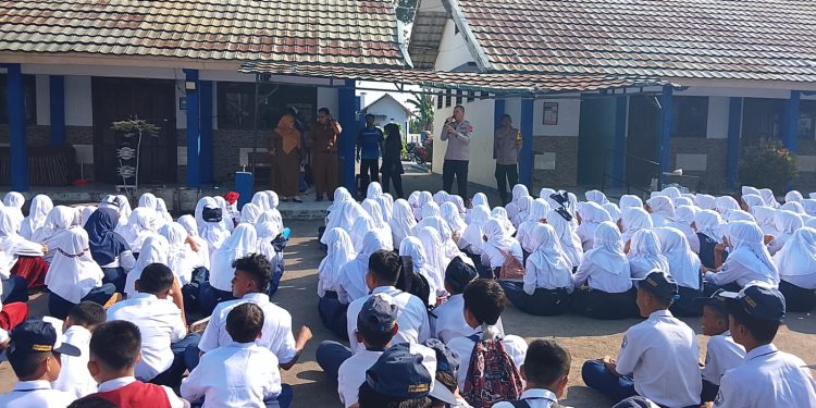 Hadir di MPLS SMPN 4 Gabuswetan Indramayu, Polisi Sampaikan Penyuluhan Kamtibmas