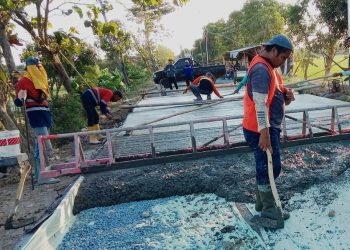 Pengecoran Jalan Sindang-Pecuk Dimulai, Pelaksana: Prioritaskan Standar Mutu dan Kualitas