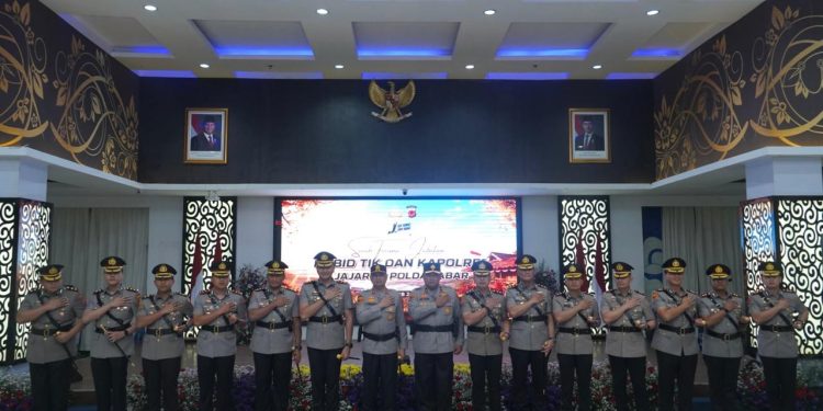 Polda Jabar Lakukan Sertijab 13 Kapolres dan Kabid TIK