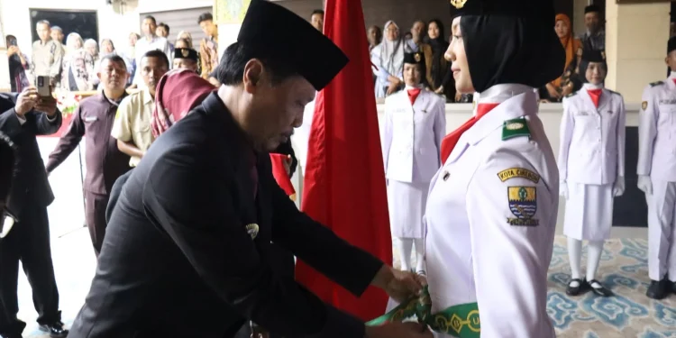 Wali Kota Effendi Edo Kukuhkan Paskibraka Kota Cirebon
