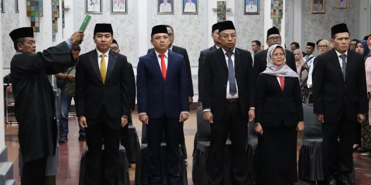 Wali Kota Cirebon Lantik Direksi dan Dewan Pengawas BUMD, Kinerja Jadi Taruhan