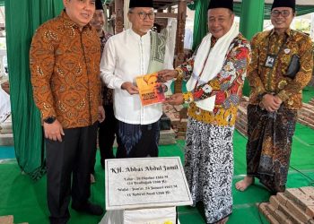 Di Haul Buntet, Menko Pangan: “Tanpa Kiai Abbas, Tidak Ada NKRI”