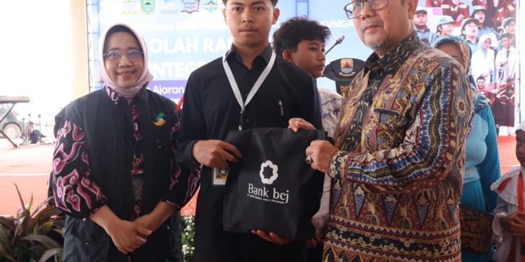 Sekolah Rakyat Terintegrasi 1 Kabupaten Cirebon Resmi Dimulai, Bupati Imron: Solusi Nyata Dalam Memutus Rantai Kemiskinan