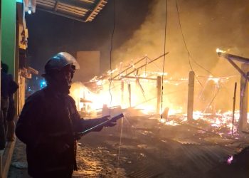 Kebakaran Hebat Hanguskan 45 Lapak di Blok E Pasar Sandang Tegal Gubug Cirebon, Diduga Dipicu Korsleting Listrik