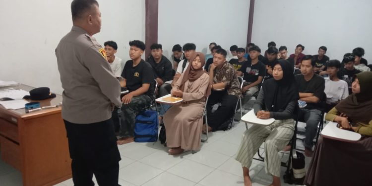 Cegah TPPO, Polsek Sliyeg Binluh Calon Pekerja Migran Indonesia, 