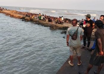 Pelabuhan Muara Karangsong Indramayu Dangkal Parah, para Nelayan Banyak Merugi 