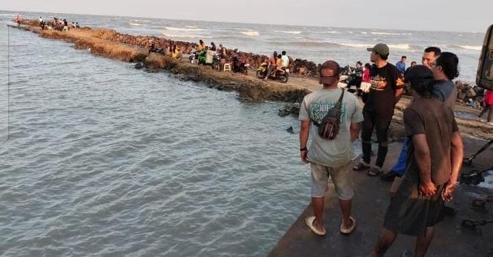 Pelabuhan Muara Karangsong Indramayu Dangkal Parah, para Nelayan Banyak Merugi 