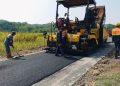 Target Hari Ini Rampung! CV ARNIK KARYA Kebut Tahap Akhir Aspal Hotmix Jalan Putat – Koreak Rp1,9 Miliar