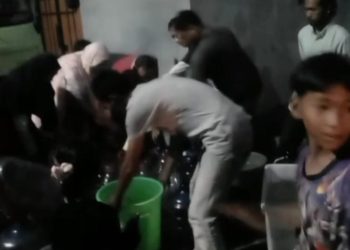 Bantuan Air Bersih Disambut Warga Perumahan Graha Alana Desa Tambak Indramayu