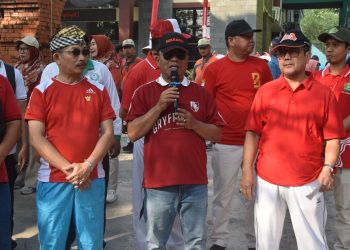 Sambut HUT ke-81 RI, Bupati Imron Lepas Peserta Gerak Jalan Kerukunan Kemenag Cirebon