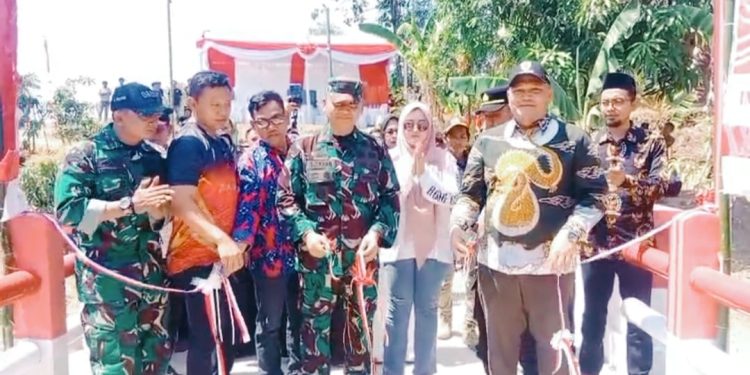 Kasdim Mayor Arm Sulkhan Resmikan Jembatan Perintis Garuda di Munjul, Dongkrak Perekonomian Tiga Desa