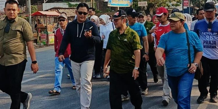 Keluar Dari Pagar Rumah Sakit, RSUD Waled Bersama Bupati Cirebon Sapa Warga Cirebon Timur Lewat Jalan Sehat